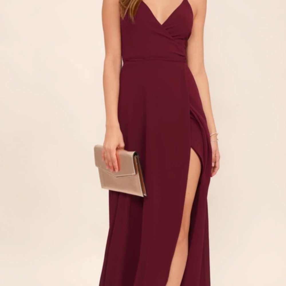 Lulus maroon gown